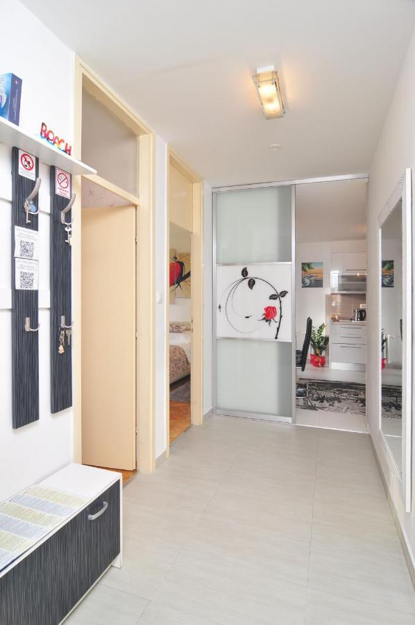 Full Equipped Flat Close To All Split Eksteriør billede
